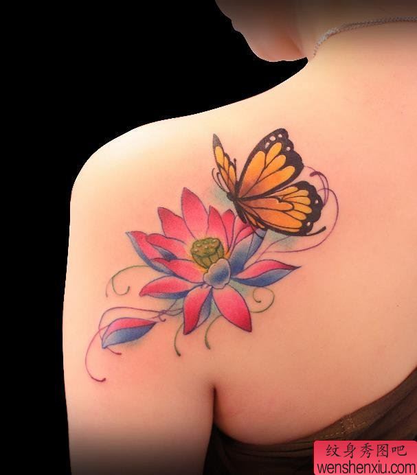 肩背莲花蝴蝶纹身图案