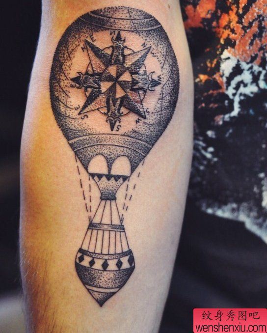 手臂氢气球纹身图案