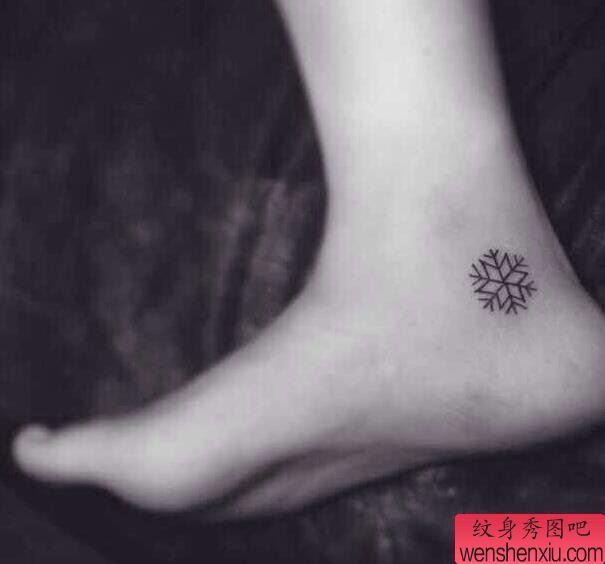 纹身秀图吧推荐一幅小清新雪花纹身图案