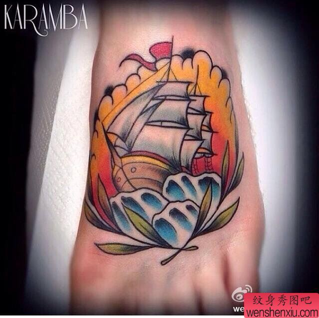 纹身秀图吧推荐一幅脚背school风格帆船纹身图案