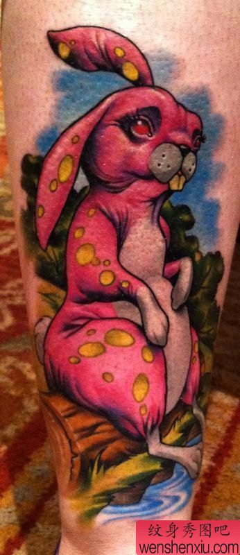 纹身秀图吧推荐一幅腿部彩色兔子纹身图案