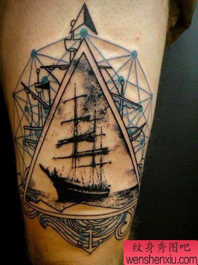 一幅腿部帆船纹身图案