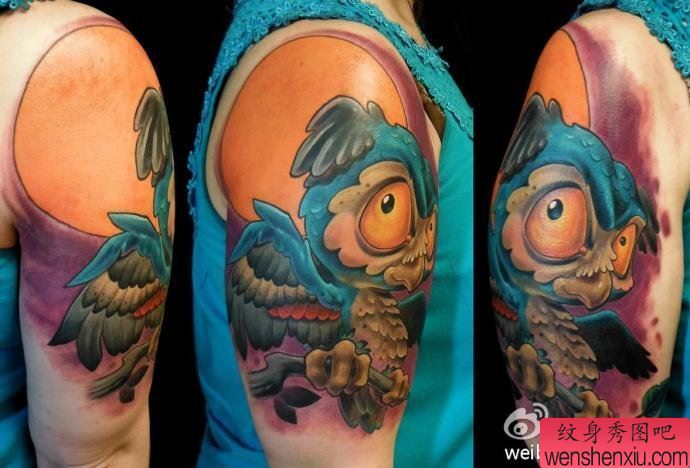 手臂彩色纹身图案