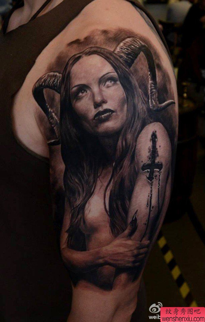 大臂欧美风格美女纹身图案
