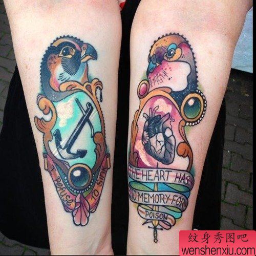 一幅手臂school风格鸟纹身图案