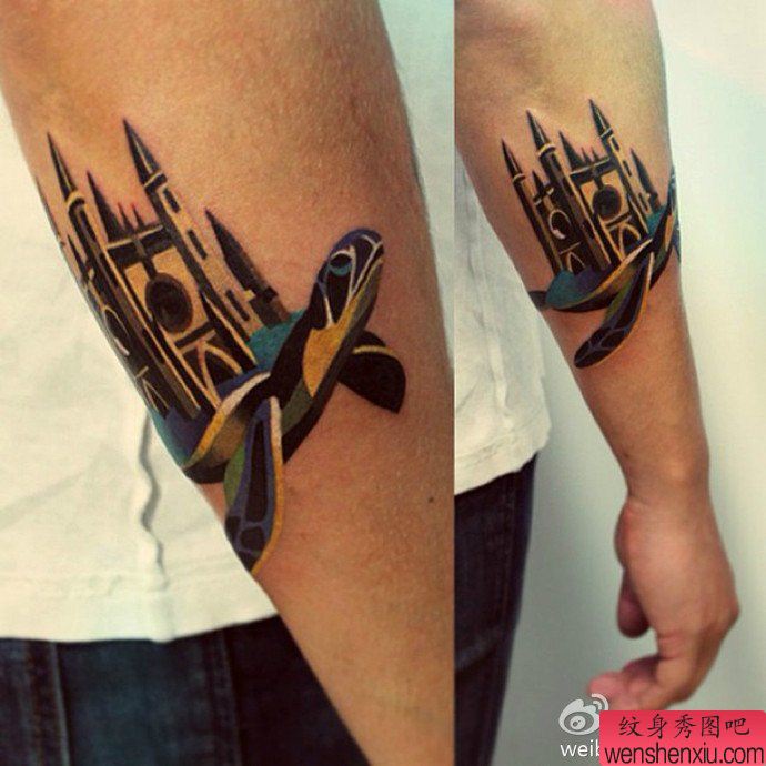 一幅手臂个性灰机纹身图案