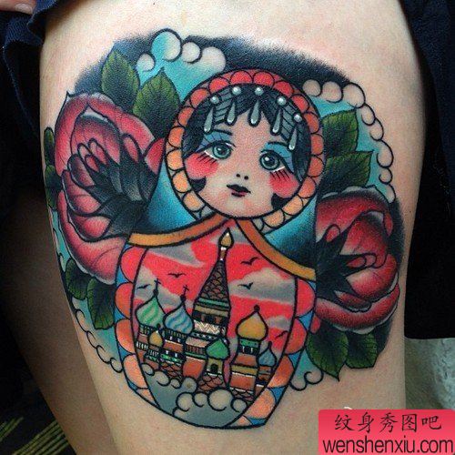 纹身秀图吧推荐一幅彩色腿部娃娃纹身图案