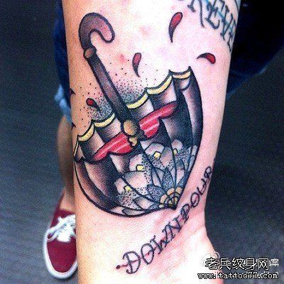 纹身秀图吧推荐一幅小腿小雨伞纹身图案