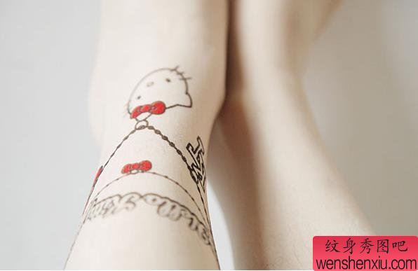 女人脚部脚链纹身图案