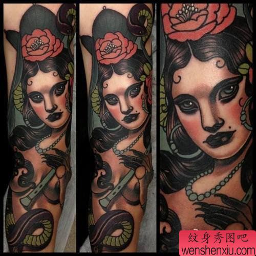 一幅手臂school风格纹身图案