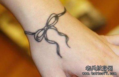 一幅小清新手腕纹身图案