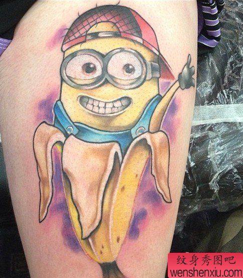 一幅胳膊卡通小黄人纹身图案