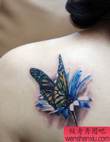 老兵纹身推荐一幅肩背蝴蝶花纹身图案
