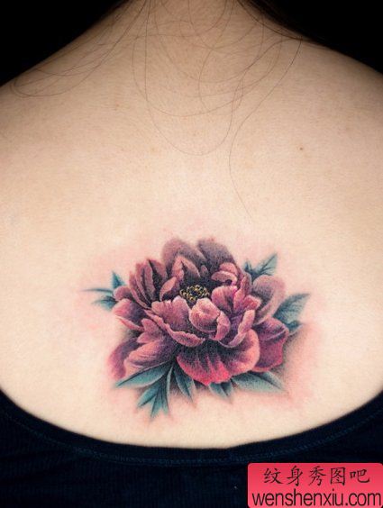 纹身秀图吧推荐一幅肩背牡丹花纹身图案