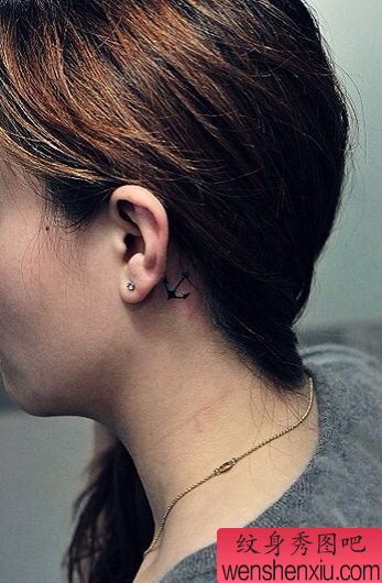 耳后小清新船锚纹身图案