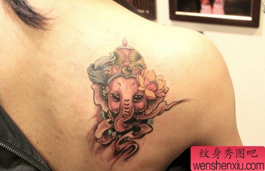 纹身秀图吧推荐一幅肩背象神纹身图案