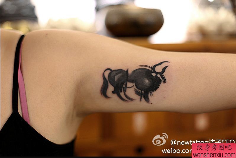 纹身秀图吧推荐 一幅胳膊水墨牛纹身图案