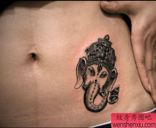 一幅腰部象神纹身图案