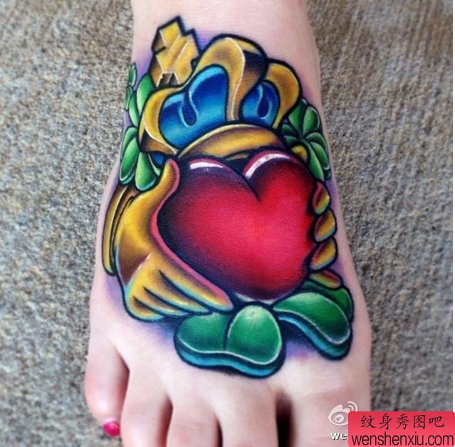 脚背彩色school皇冠心纹身图案