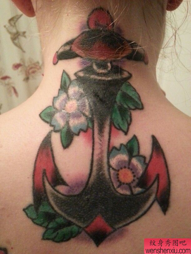 纹身秀图吧推荐一幅背部school船锚纹身图案