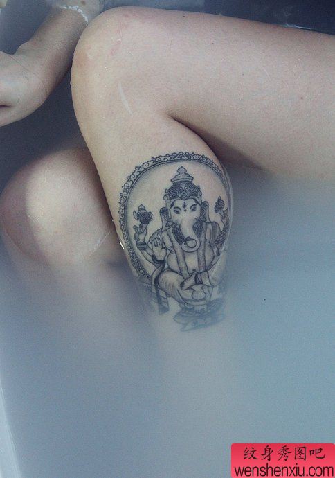 一幅腿部性感的象神纹身图案