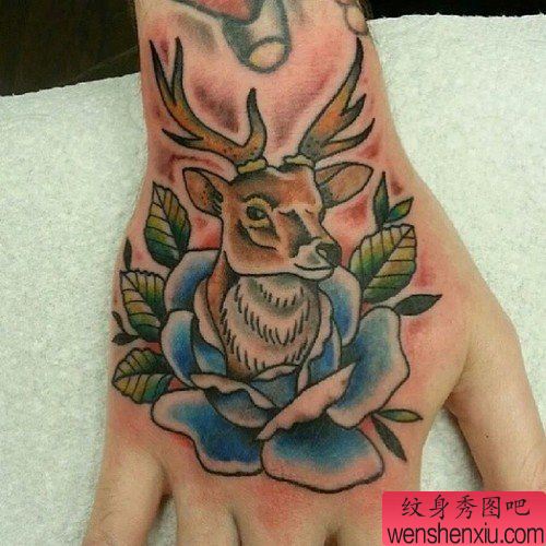手部彩色羚羊纹身图案