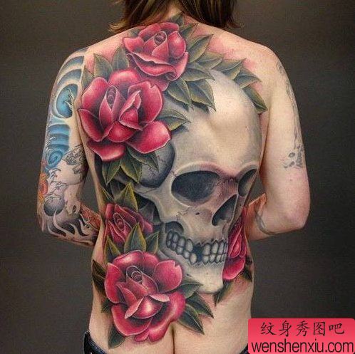 满背彩色骷髅头玫瑰花纹身图案
