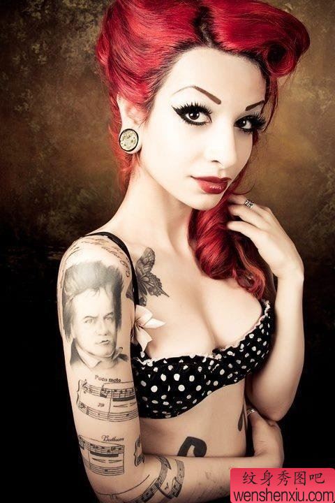欧美纹身女孩写真