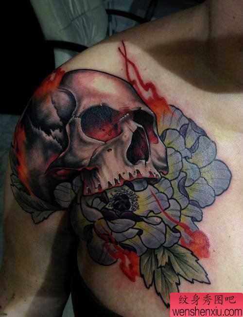 纹身秀图吧推荐一幅肩部欧美骷髅头纹身图案
