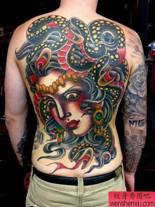 个性满背美杜沙纹身图案