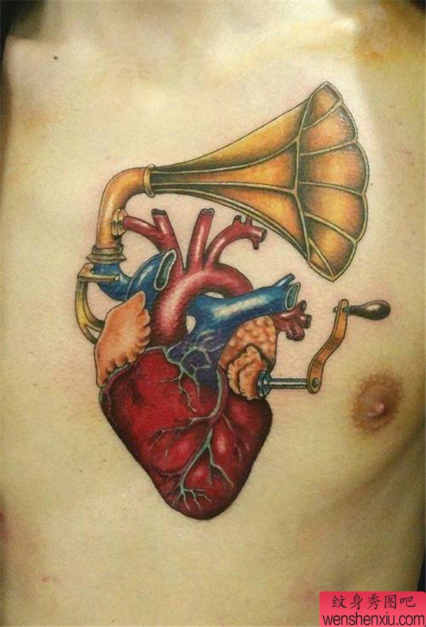 纹身秀图吧推荐一幅前胸心脏纹身图案