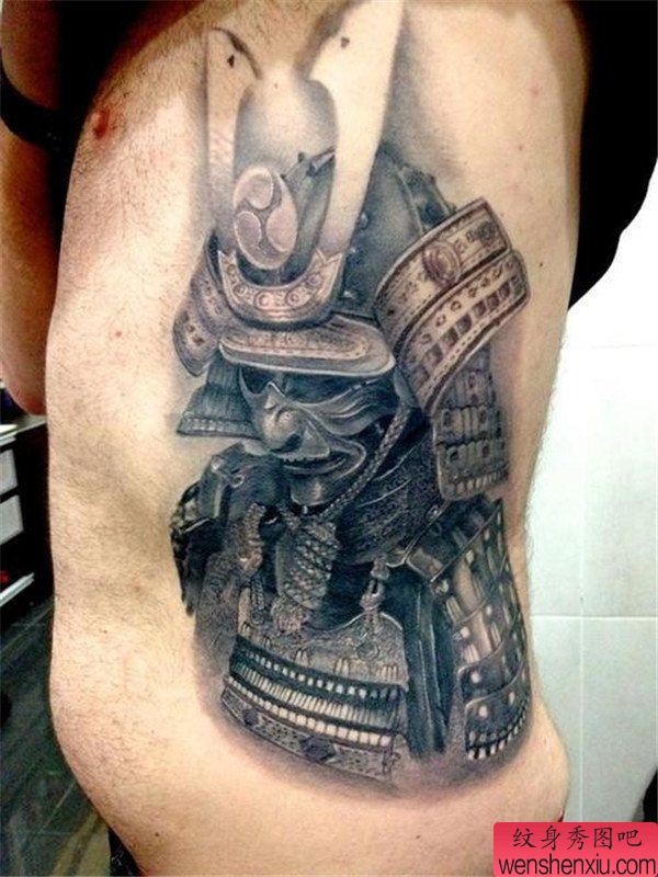 纹身秀图吧推荐一幅侧腰腹部骑士纹身图案