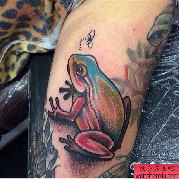 手臂个性青蛙纹身图案