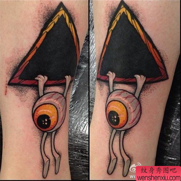 手臂全视之眼纹身图案