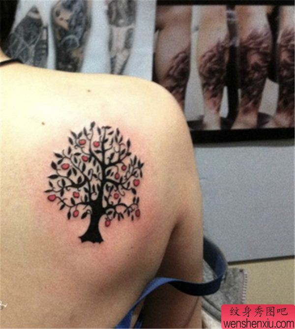 纹身秀图吧推荐一幅肩背树纹身图案