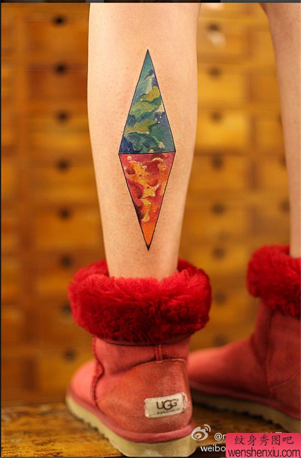 腿部星空纹身图案