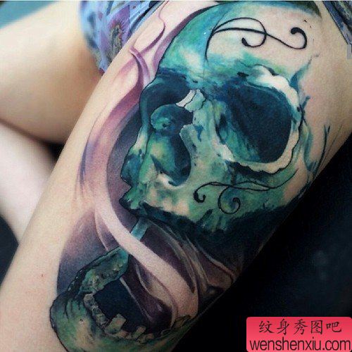 个性腿部骷髅头纹身图案