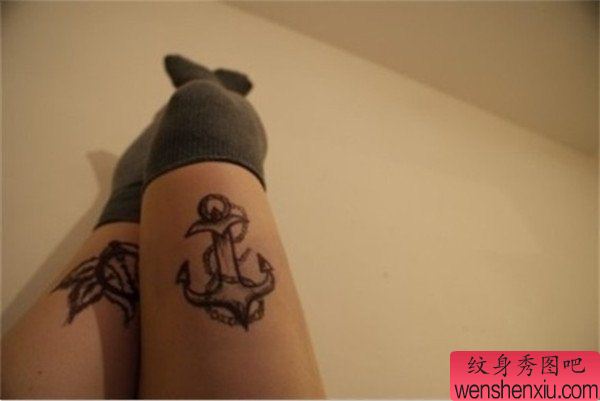 女生腿部个性锚黑灰欧美纹身图案