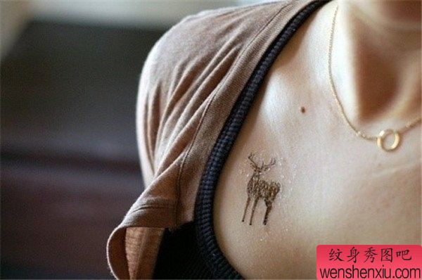 女生胸部可爱小鹿纹身图案
