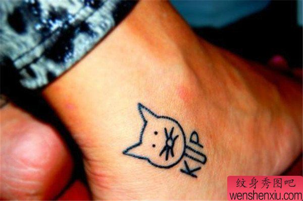 小清新脚部猫咪纹身图案