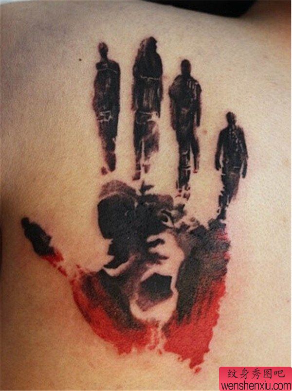 男生肩部手掌抽象纹身图案