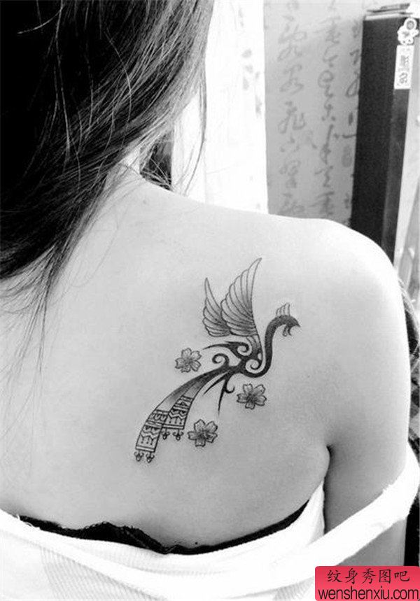 纹身秀图吧推荐一幅肩背图腾凤凰纹身图案