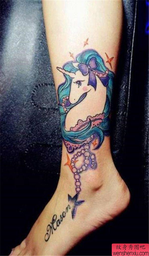 脚踝彩色独角兽纹身图案