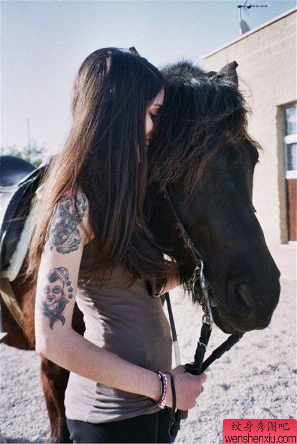 个性女孩手臂纹身图案