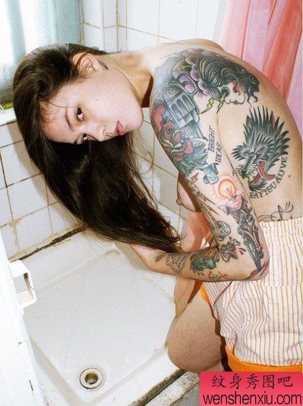 纹身秀图吧推荐一幅花臂女人纹身图案