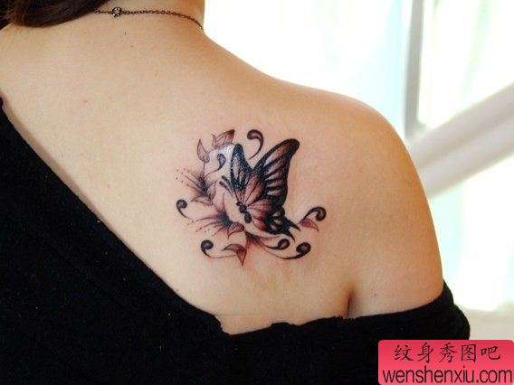 女人肩背好的纹身图案