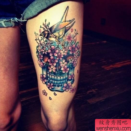 腿部彩色花鸟骷髅头纹身图案