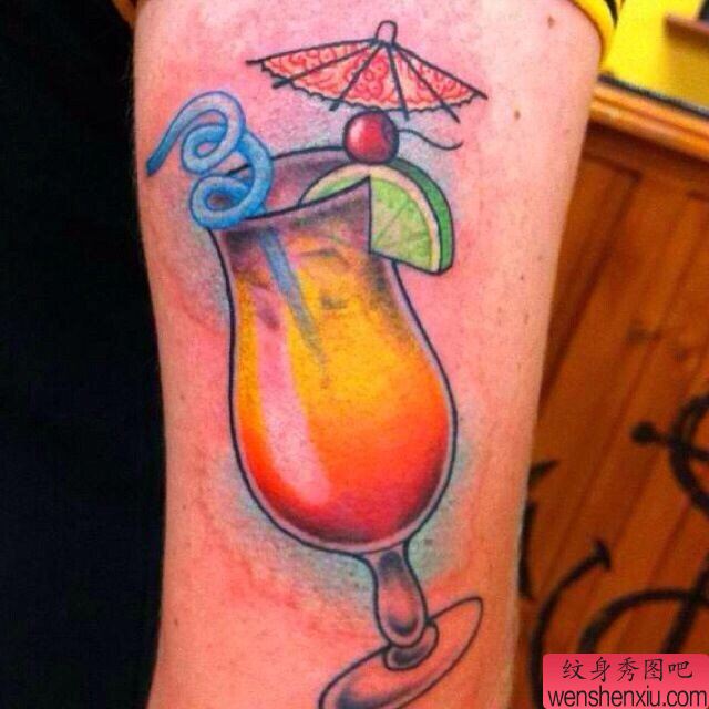 手臂酒杯纹身图案