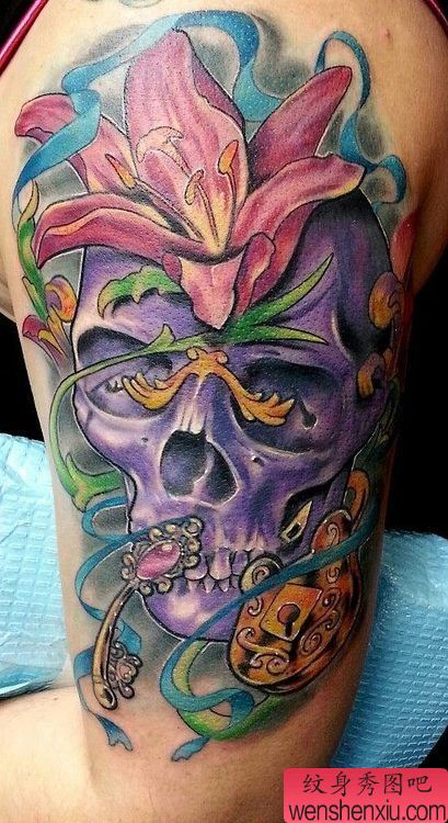胳膊彩色骷髅头文身作品