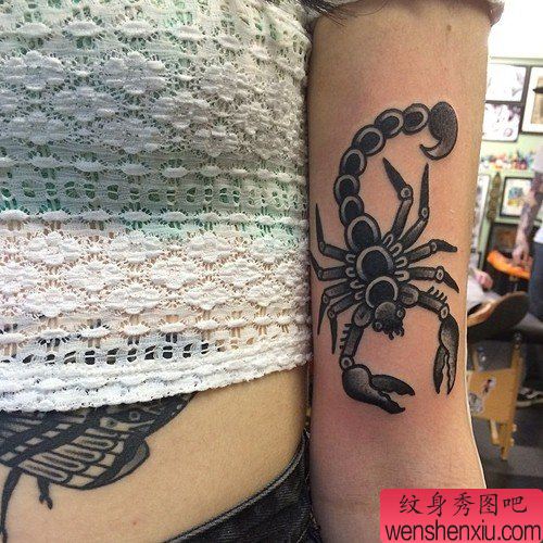 手臂蝎子文身作品